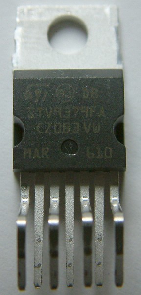 VERTICAL DEFLECTION BOOSTER

FEATURES SUMMARY

- POWER AMPLIFIER
- THERMAL PROTECTION
- OUTPUT CURRENT UP TO 2.6APP
- FLYBACK VOLTAGE UP TO 90V (on Pin 5)
- SUITABLE FOR DC COUPLING APPLICATION
- EXTERNAL FLYBACK SUPPLY

DESCRIPTION

Designed for monitors and high performance TVs,
the STV9379FA vertical deflection booster can
handle flyback voltage up to 90V. Further to this, it
is possible to have a flyback voltage which is more
than the double of the supply (Pin 2). This allows
to decrease the power consumption, or to de-crease
the flyback time for a given supply voltage.
The STV9379FA operates with supplies up to 42V
and provides up to 2.6APP output current to drive
the yoke.
The STV9379FA is offered in HEPTAWATT package.