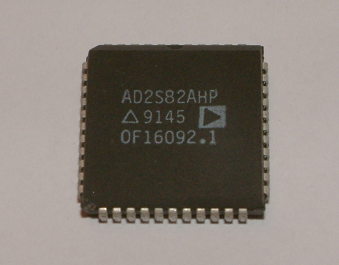 Variable Resolution, Monolithic
Resolver-to-Digital Converters

FEATURES
Monolithic (BiMOS ll) Tracking R/D Converter
Ratiometric Conversion
Low Power Consumption: 300 mW Typ
Dynamic Performance Set by User
Velocity Output
ESD Class 2 Protection (2,000 V Min)
AD2S81A
28-Lead DIP Package
Low Cost
AD2S82A
44-Lead PLCC Package
10-, 12-, 14- and 16-Bit Resolution Set by User
High Max Tracking Rate 1040 RPS (10 Bits)
VCO Output (Inter LSB Output)
Data Complement Facility
Industrial Temperature Range
APPLICATIONS
DC Brushless and AC Motor Control
Process Control
Numerical Control of Machine Tools
Robotics
Axis Control