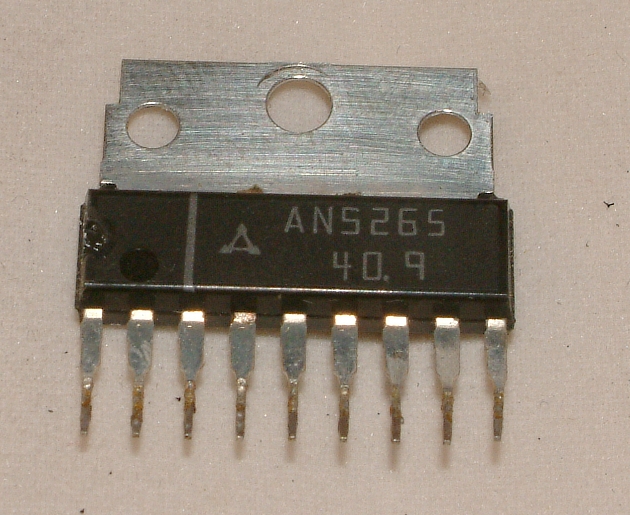 AN5265
TV Sound Output Circuit

Overview:
The AN5265 is a semiconductor integrated circuit designed
for TV sound output circuit.

Features:
� DC volume adjustment method employed. Controlled with DC voltage.
� Fin-attached 9-lead SIP package employed