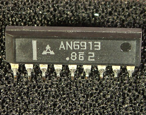 AN6913, AN6913L
Dual Comparators

Overview:
The AN6913 and AN6913L are dual (2-channel) comparators
with a wide range of operating supply voltage.

Features:
� Wide range of operating supply voltage
  Single power supply: 2 to 36V
  Dual power supply: �1 to �18V
� Low circuit current: 0.6mA typ.
� Wide range of common-mode input voltage: 0V to VCC�1.5V (single power supply)
� Open collector output