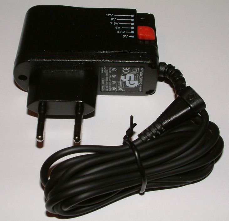 Umschaltbares Steckernetzteil 3 bis 12V, max. 1,5A
�u�erst kompakt und sparsam durch
Schaltnetzteil-Technologie!

Leistung: 9VA
Zul. Spannungsbereich 100 - 240 V (50-60Hz)
mit Schiebeschalter umschaltbar
zwischen 3V; 4,5V; 6V; 7,5V; 9V und 12V
DEKRA-zertifiziert
mit GS-Zeichen f�r gepr�fte Sicherheit
und CE-zertifiziert.

mit 8 versch. Adaptern in versch. Gr��en