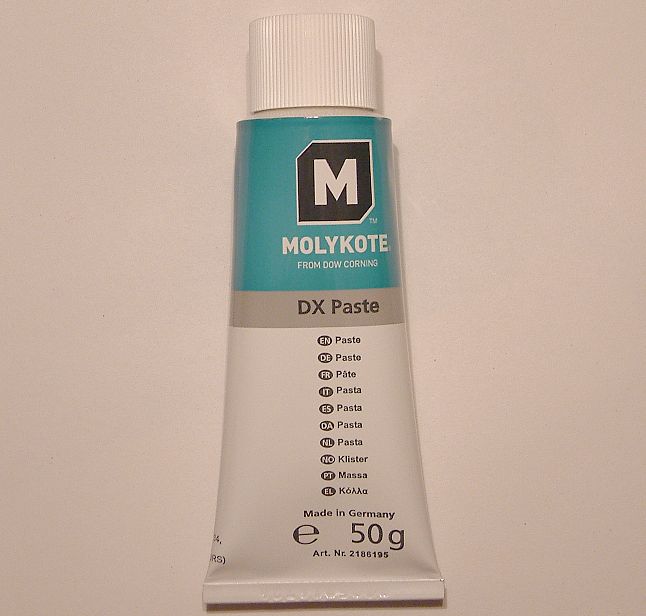 Molykote-DX (Fettpaste wei�)
- f�r Zahnr�der, Gleitlager und - f�hrungen, Filzlager usw.
- Anwendung z.B. in Videorecordern, Cassettenrecordern, usw.
- Auch zum Fetten von Filztrommellagern in Trocknern geeignet
- Sehr guter Korrosionsschutz.
- Tuben-Inhalt: 50 Gramm. 
